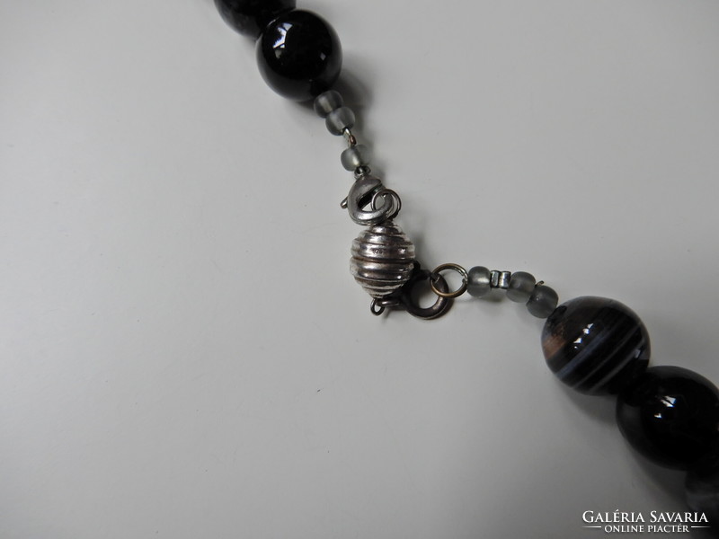 Old agate string of beads with magnetic silver clasp