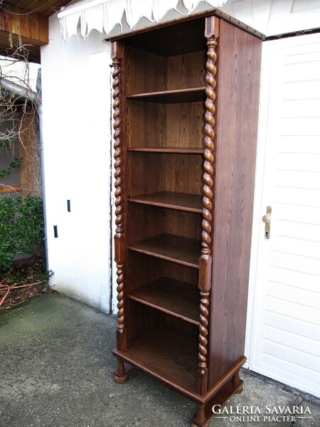 Colonial bookshelf