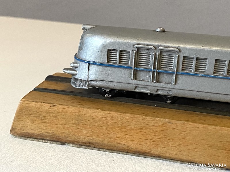 Ganz locomotive wagon machine factory railway model desk decoration on wooden base