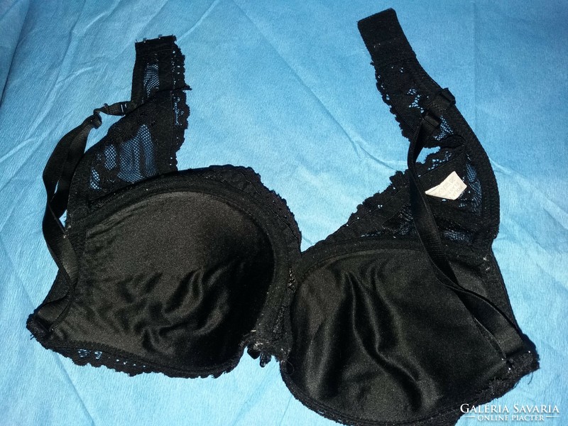 Good quality women's bras in a package of 5 pieces only in one size m -75 -85 c according to the pictures