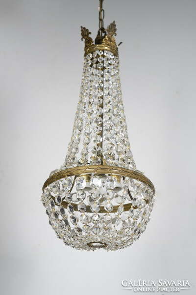 Ampoule-shaped crystal chandelier