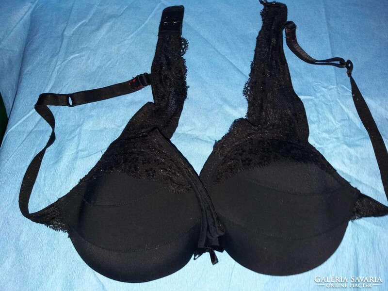 Good quality women's bras in a package of 5 pieces only in one size m -75 -85 c according to the pictures