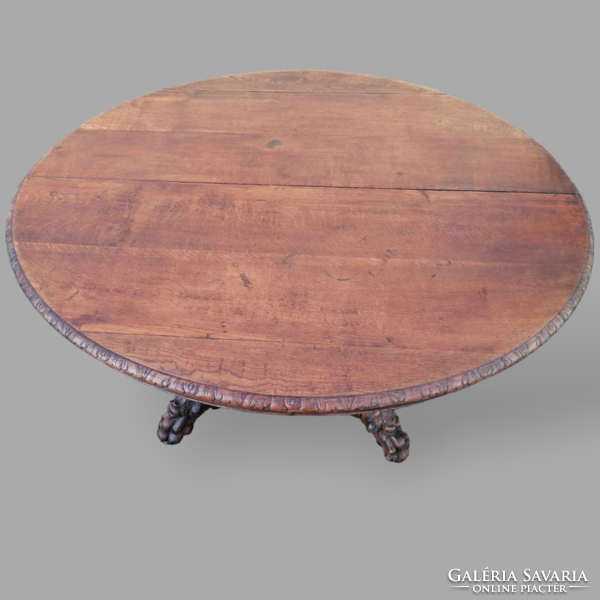 Antique Neo-Renaissance extendable dining table