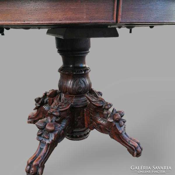 Antique Neo-Renaissance extendable dining table