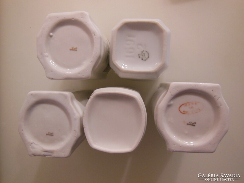 Spice holder - 5 pcs. - Marked - 9 x 6 cm - 8 x 6 cm - porcelain - small chipping on a few pieces