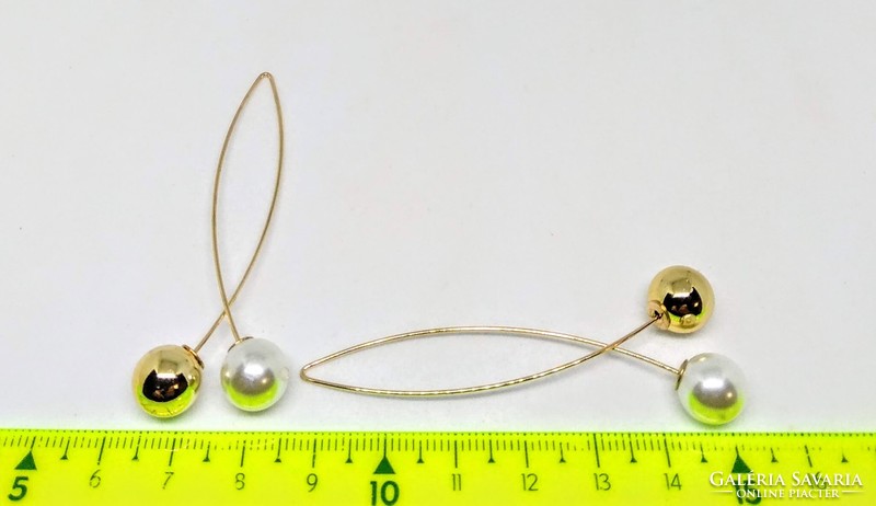 Long, beaded golden earrings 394