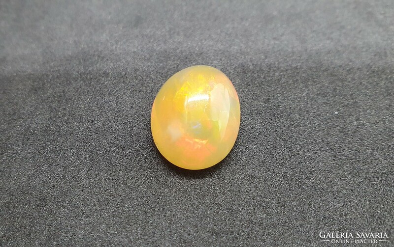 Gorgeous Ethiopian welo opal 9.55 Carats. With certification.