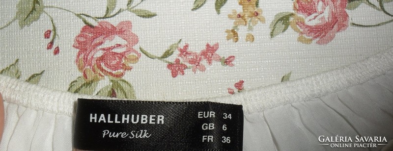 Hallhuber beautifully embroidered, 100% caterpillar silk, lined with viscose. For size 34-36 Os.