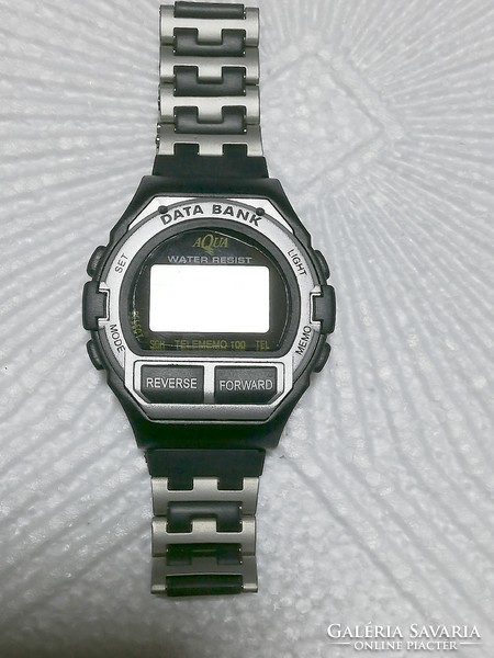 1980 körül gyártott LCD  óra még a gyári csomagolásában