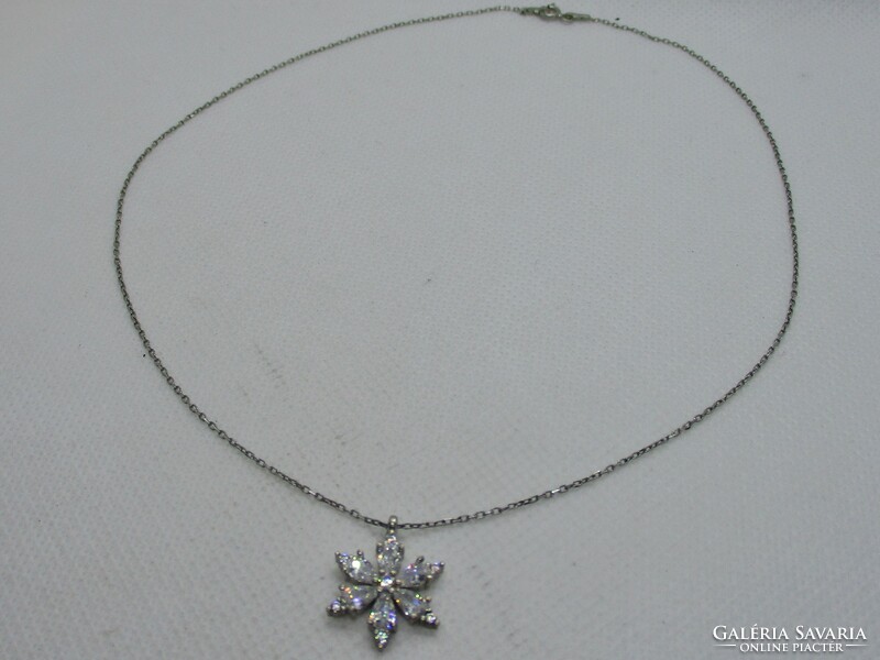 Beautiful Pandora-style sparkling snowflake silver necklace