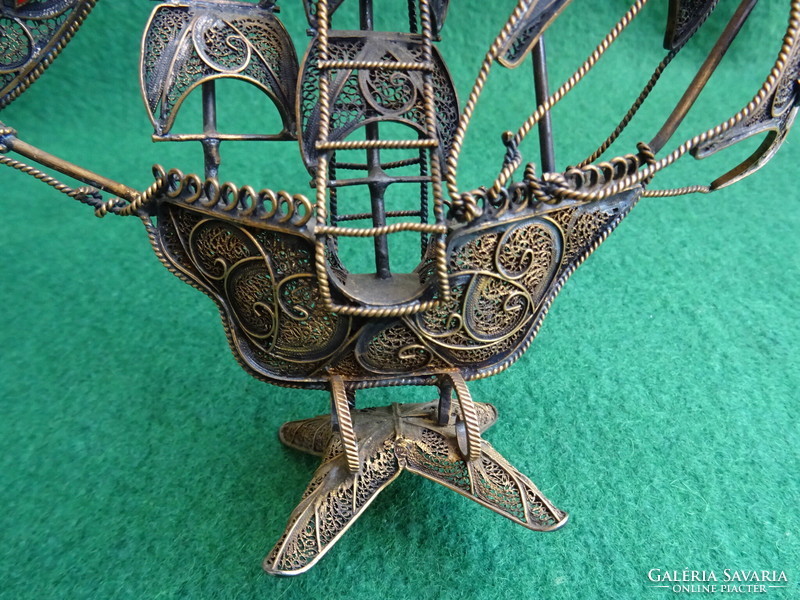 Antik filigrán ezüst Santa Maria miniatűr hajó figura 120gr