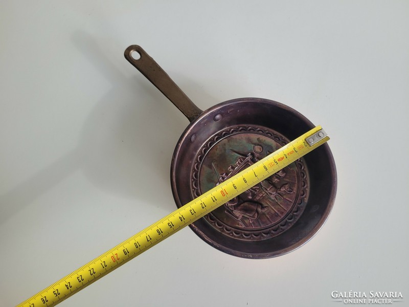 Régi sütőforma serpenyő alakú réz konyhai kellék kandalló mintás
