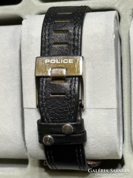 Police unisex cross-shaped wristwatch