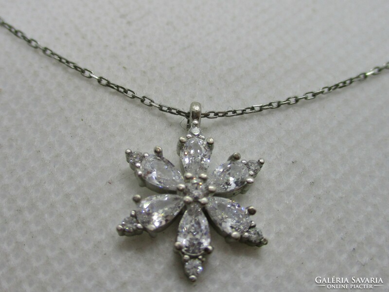 Beautiful Pandora-style sparkling snowflake silver necklace