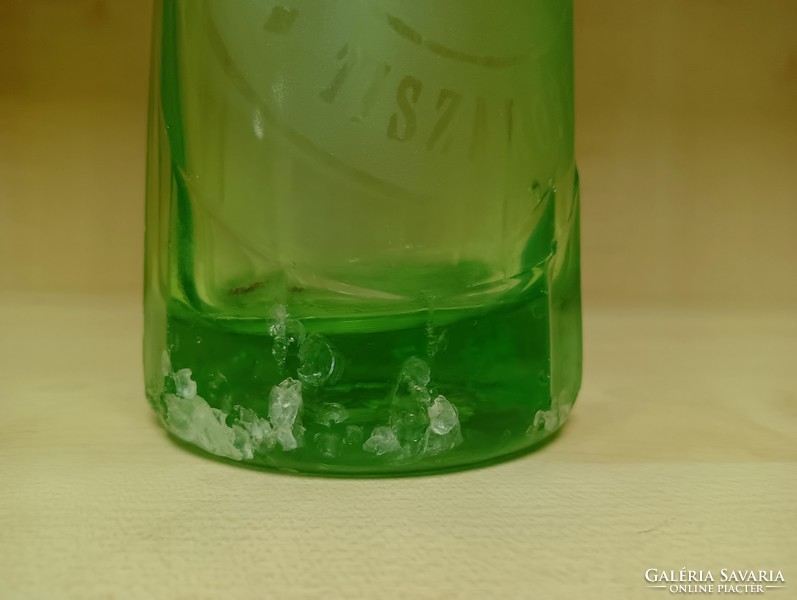 Urán zöld szódásüveg