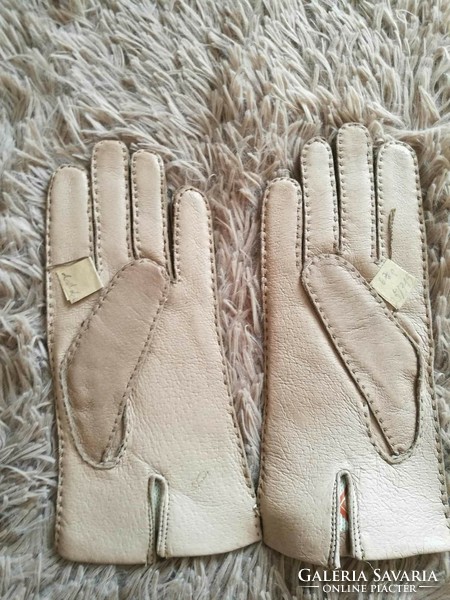 Women's leather gloves