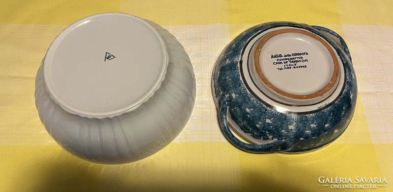 2 ceramic bowls