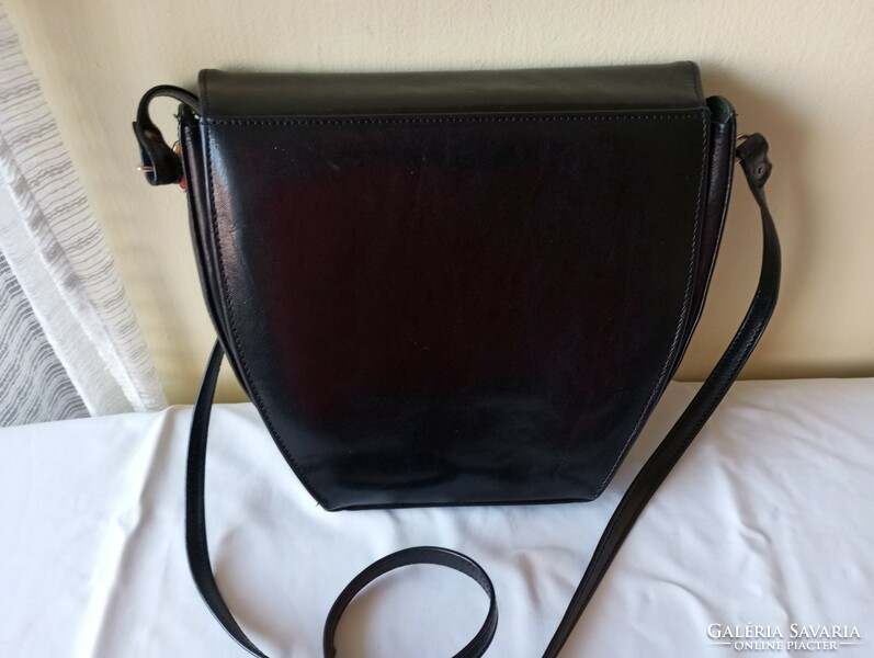 Women's black leather bag/shoulder bag for sale!