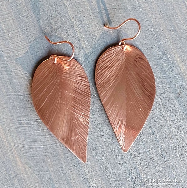 Leaf earrings in red copper