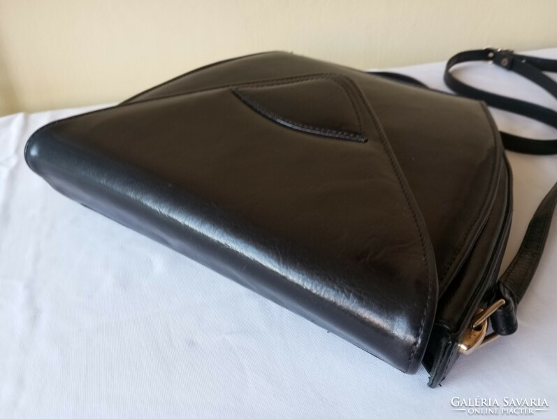 Women's black leather bag/shoulder bag for sale!