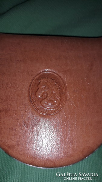 Old leather horseshoe wallet with horse portrait pattern with metal insert in beautiful condition as shown in the pictures