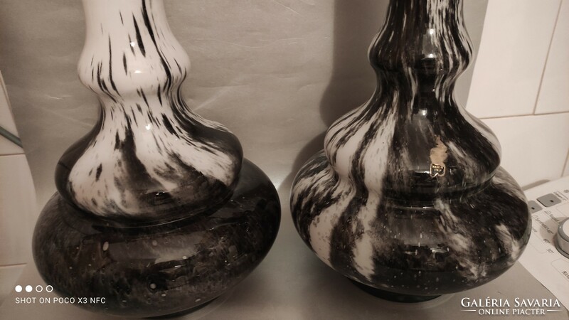 Majd fél méter! Kettő darab darabáron! Nagy méretű muránói üveg váza szürkés  fehér cirmos  Opaline