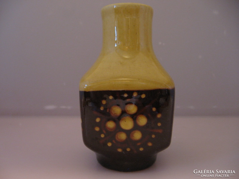 Retro városlód ceramic, majolica yellow, brown vase