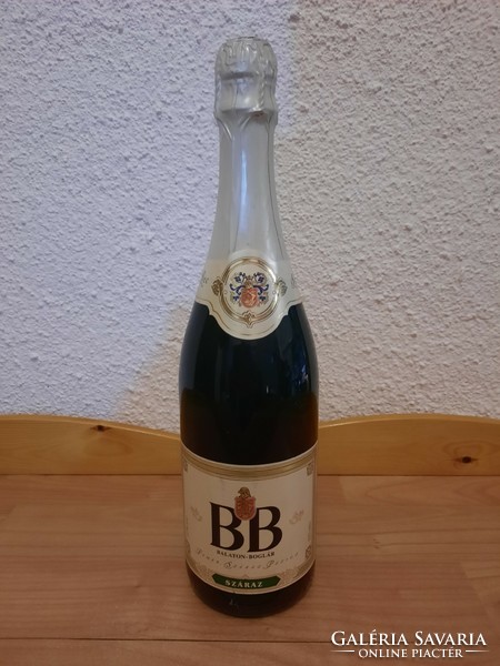 Bb dry white champagne