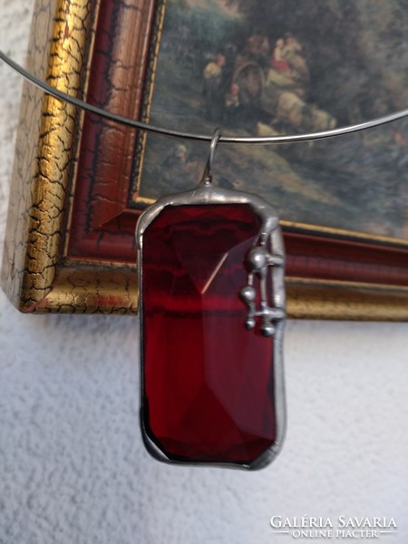 Ruby pendant with rigid necklace