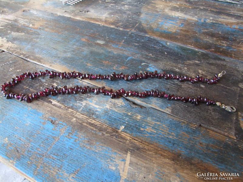 Garnet necklace (231229)