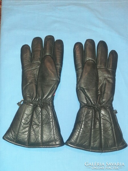 Long-handled leather gloves