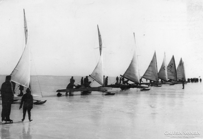 Ba - 386 who has a beautiful memory on the balat: ice sailboats