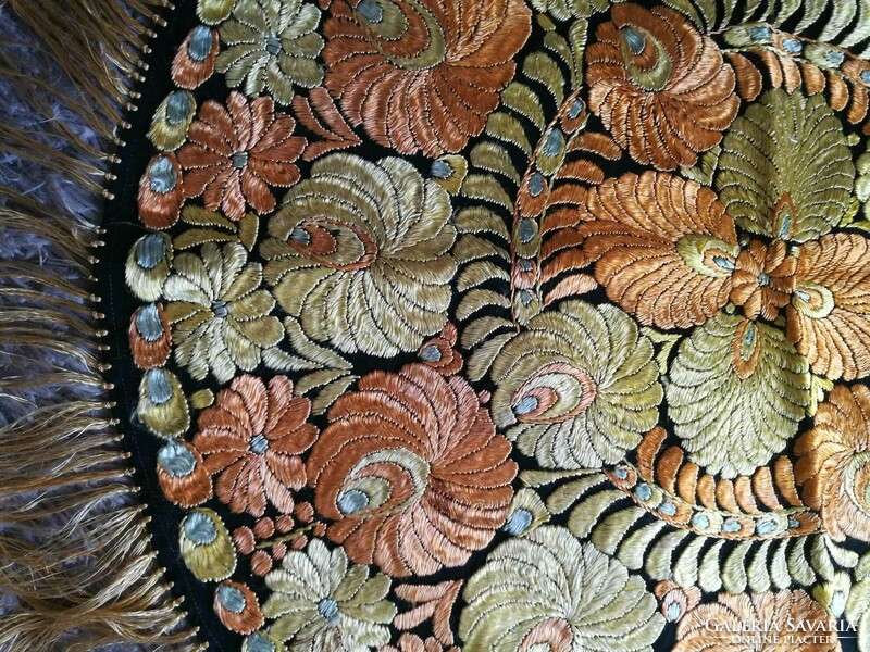 Silk embroidered matyó tablecloth