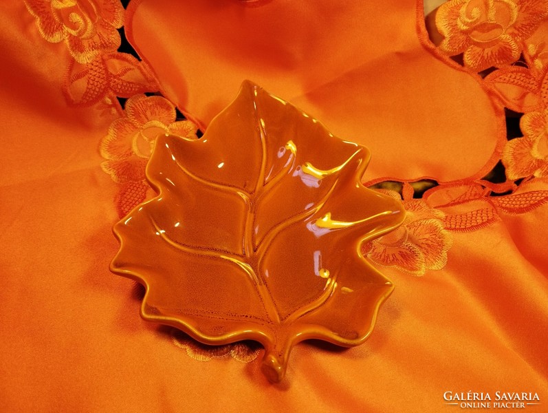 Beautiful ceramic leaf centerpiece, offering