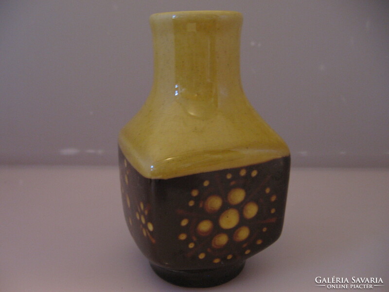 Retro városlód ceramic, majolica yellow, brown vase