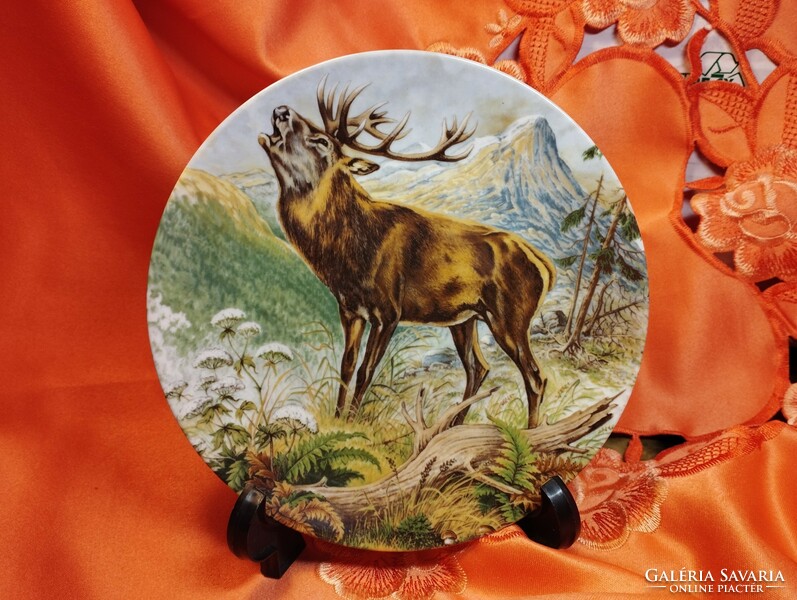 Beautiful deer-patterned porcelain cake plate, decorative plate