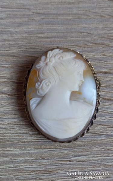 Antique cameo pendant/brooch