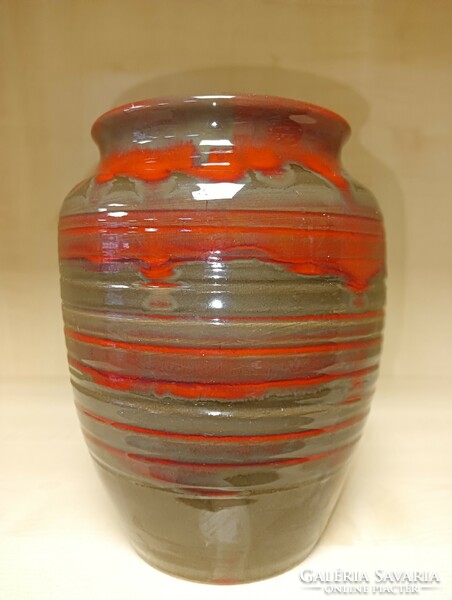 Fluted-striped ceramic vase