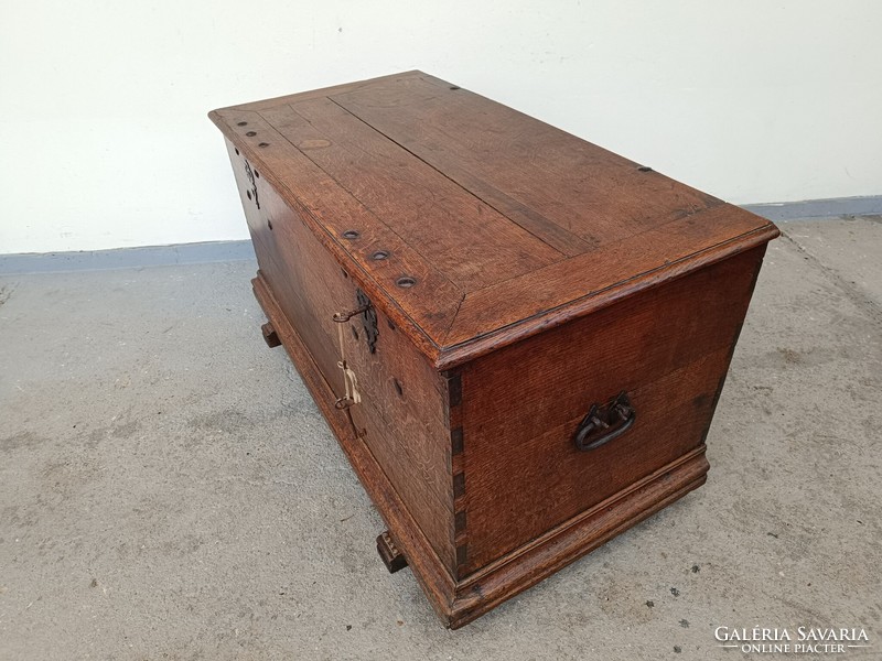 Antique Renaissance baroque furniture heavy hardwood wooden chest with key 18-19. Century 749 8357