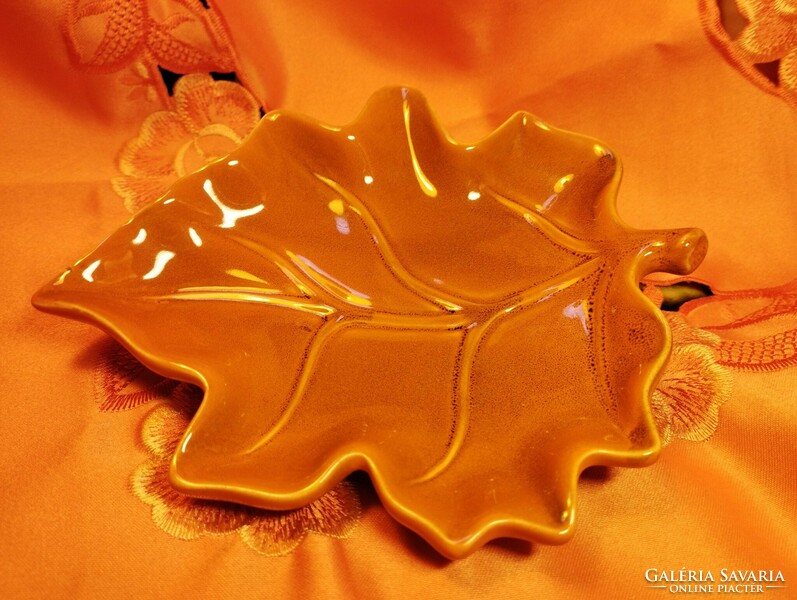 Beautiful ceramic leaf centerpiece, offering