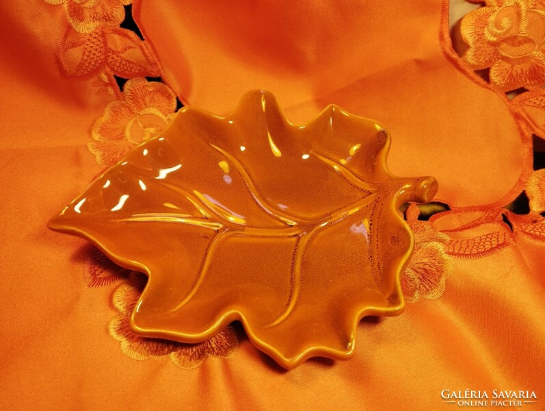 Beautiful ceramic leaf centerpiece, offering