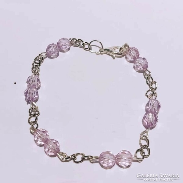 Halvány lila csiszolt gyöngyökből készült női karkötő