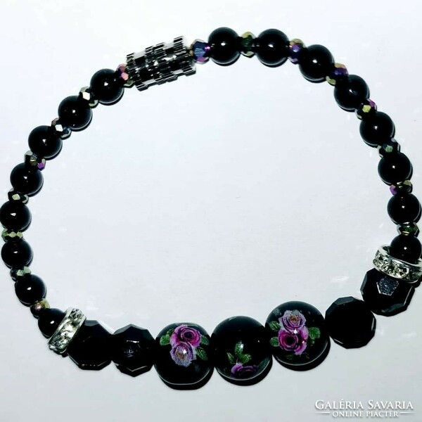 Women's black flower bracelet with black polished pearls.