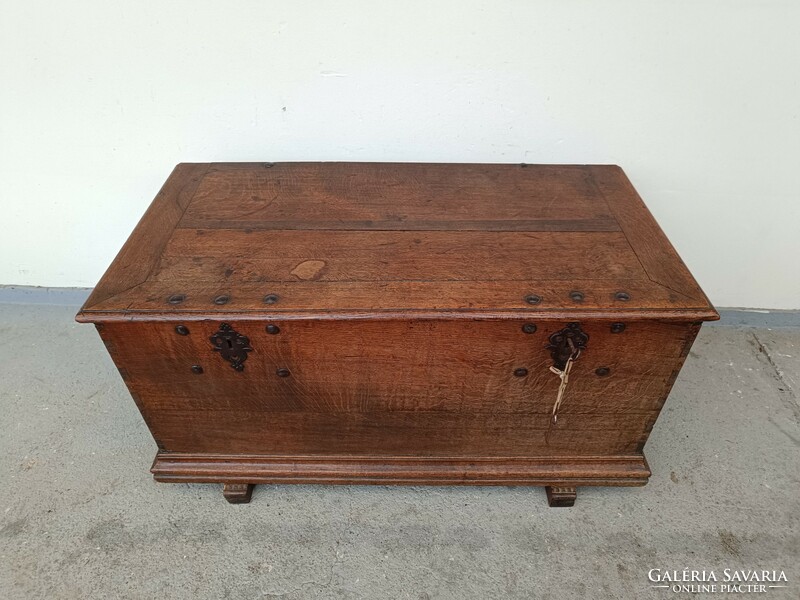 Antique Renaissance baroque furniture heavy hardwood wooden chest with key 18-19. Century 749 8357