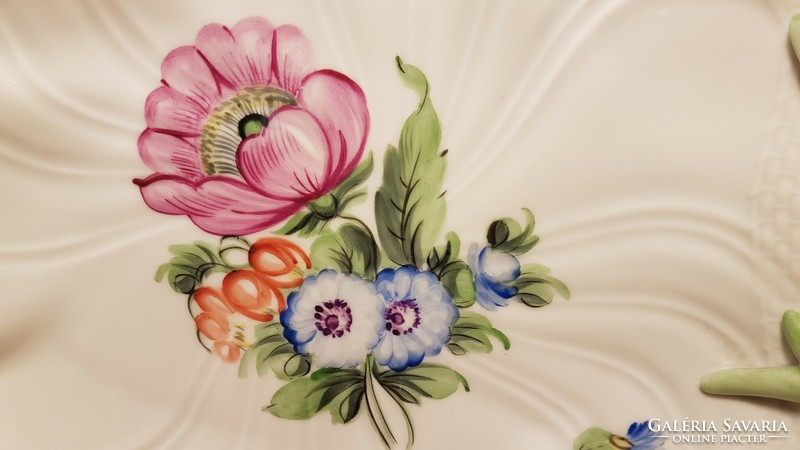 HERENDI nagyméretű, levél alakú porcelán kínáló, gyönyörűséges virágokkal, különleges