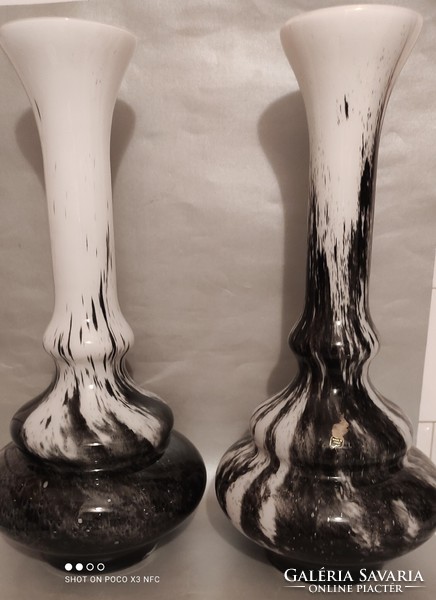 Majd fél méter! Kettő darab darabáron! Nagy méretű muránói üveg váza szürkés  fehér cirmos  Opaline