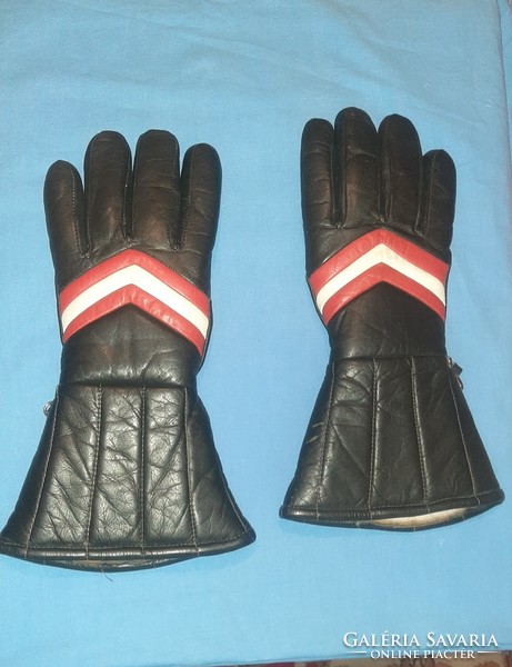 Long-handled leather gloves
