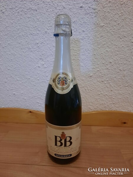 Bb white semi-dry champagne