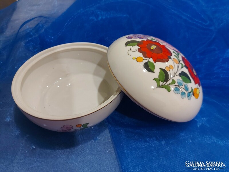 Kalocsai hand-painted porcelain bonbonnier.