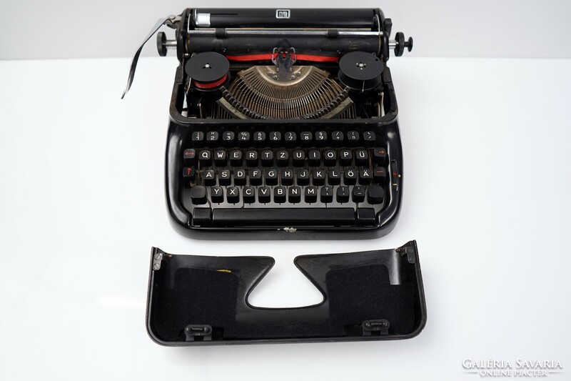 Mid century optima elite 3 typewriter / old / retro / metal / black